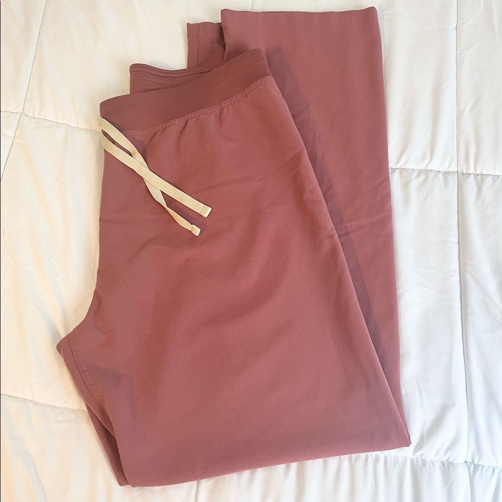 Figs Women's Livingston Pants in Mauve Size L